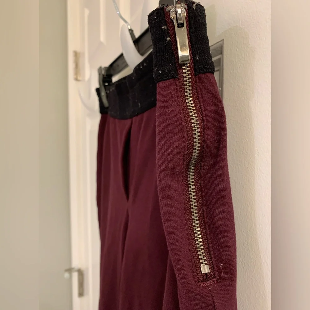 WHITE HOUSE BLACK MARKET • Stretchy Skinny Pants